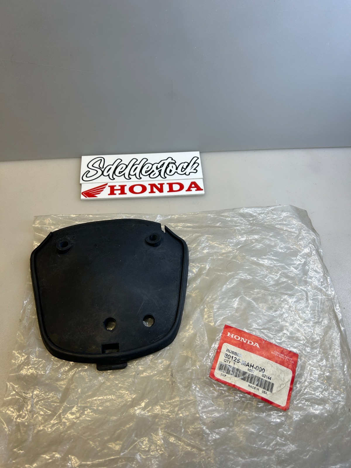 Embase caoutchouc feu arrière pour Honda VT 1100 Shadow idéale pour longues balades