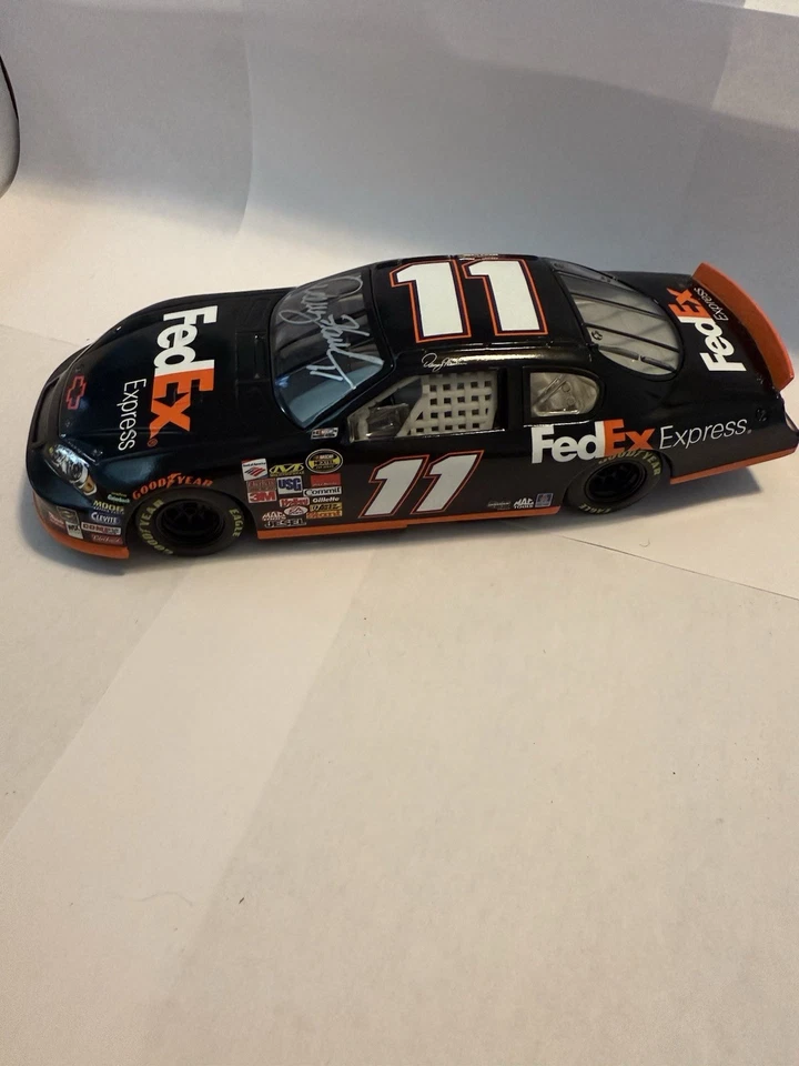 Denny Hamlin 2007 1/24 autografado super limpo 🔥🔥🔥🔥🔥 - Imagem 3 de 4