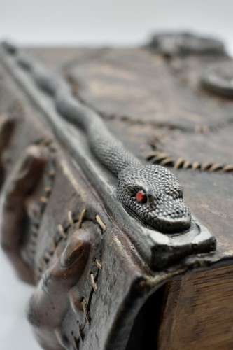 Hocus Pocus Spell Book Prop Replica - Picture 17 of 24