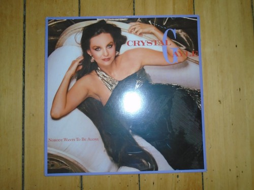 4 NEW SEALED CRYSTAL GAYLE RECORD ALBUMS, FC 38803, R 133755, R-152226, R-130526 - Picture 2 of 9