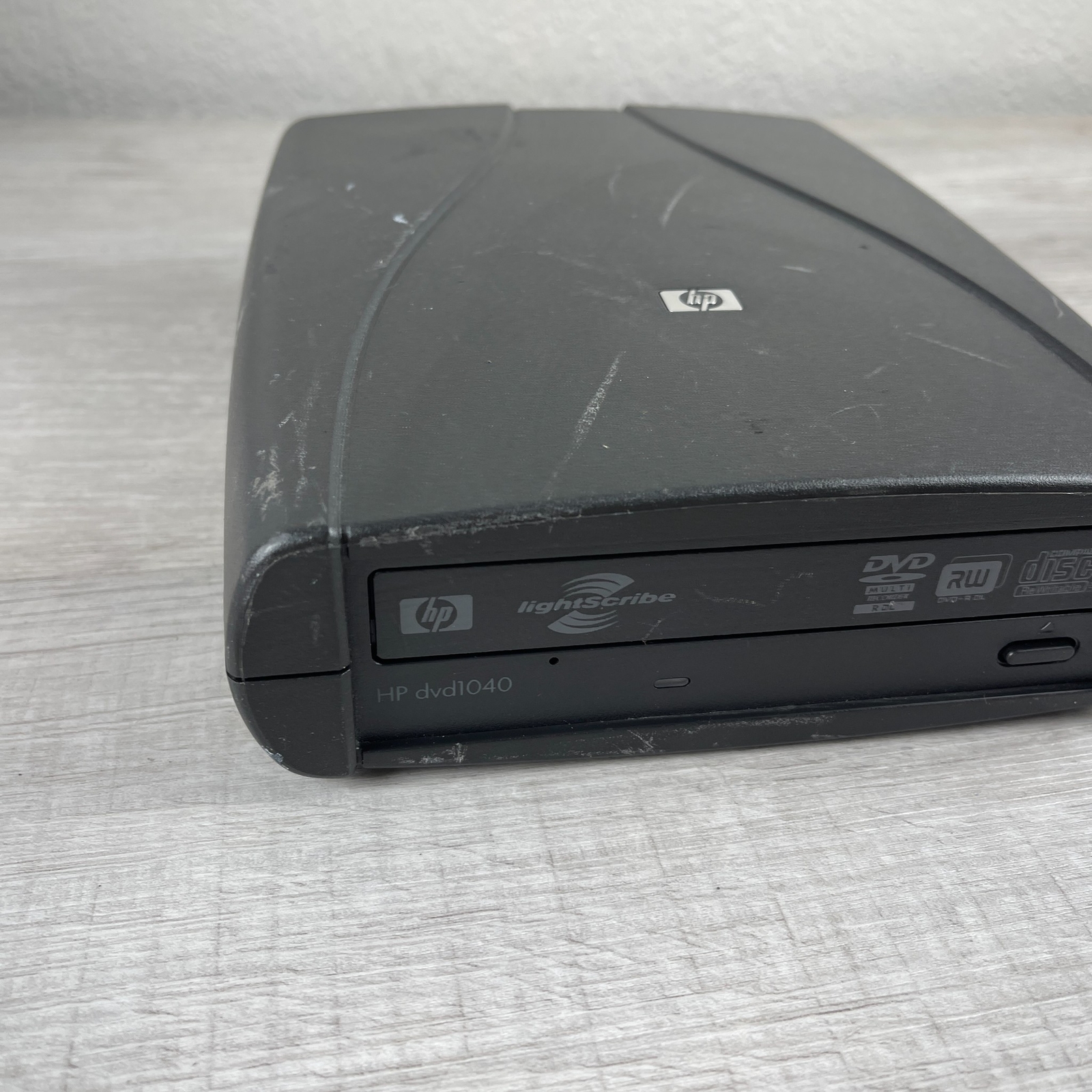 HP dvd1040 USB 2.0 LightScribe Dual Layer 20x External Super Multi DVD