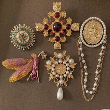 Exquistie Women Vintage Pearl Brooches Pins Enamel Elegant Corsage Temperament