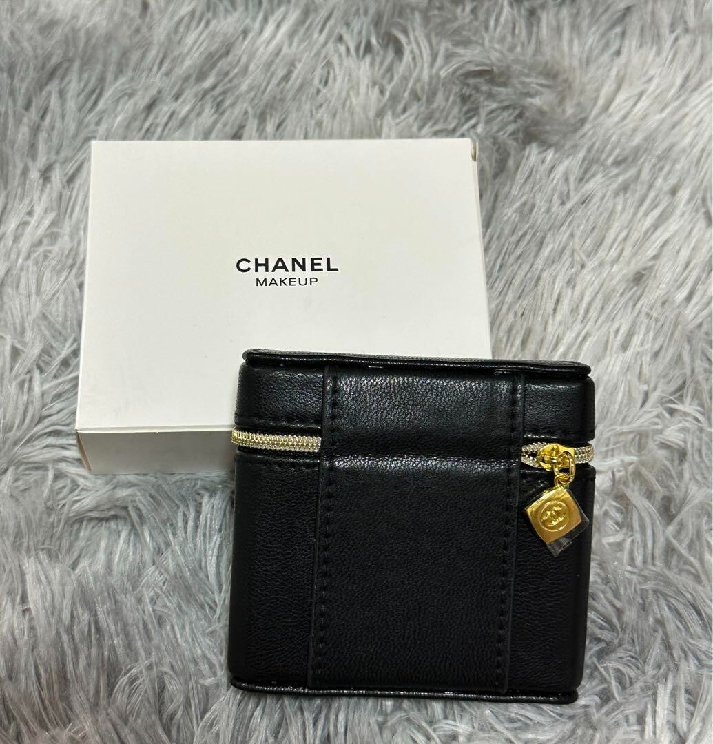 Chanel Lip Case with Mirror 9×8.5×2.5cm (hold 4 lips) w/Box RARE