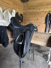 MacRider Burlington Monoflap Dressage Saddle. 17.5&rdquo;
