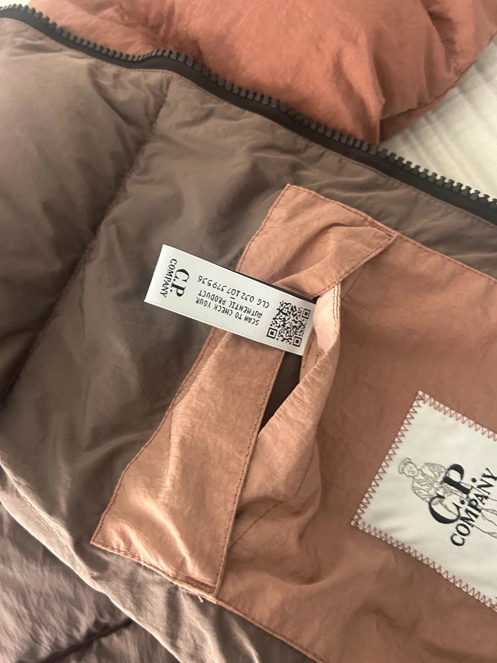 CP Company Puffer jacket size 52 coral color Deadstock condition.(photo size 48) - Image 4 of 4