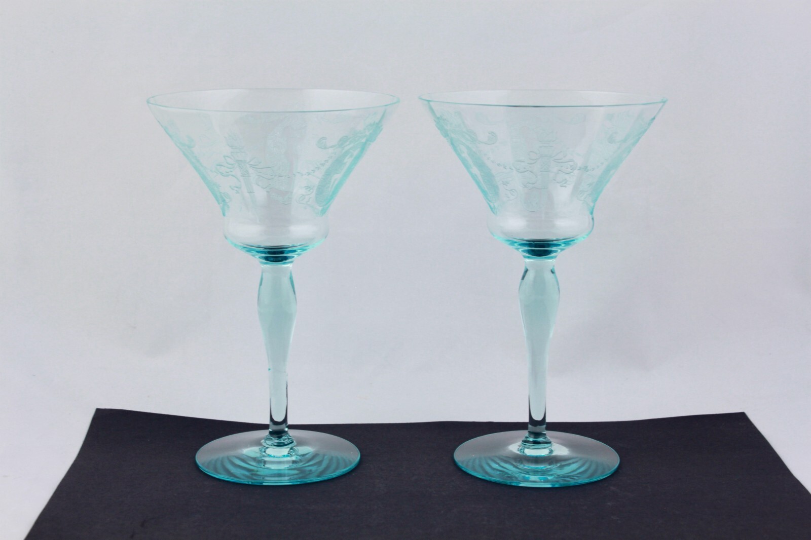 SET OF 2 SUNRISE MEDALLION BLUE BY MORGANTOWN CHAMPAGNE TALL SHERBET GLASSES