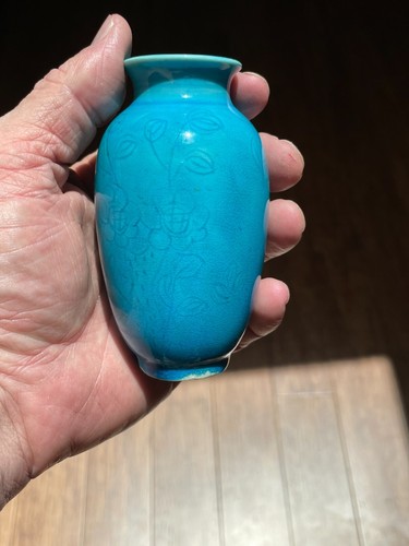 4.25" Turquoise Blue Vase Carved Floral Design Republic Period - Picture 6 of 6