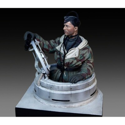 ROYAL MODEL GERMAN TANKER WINTERKLEID MIT TIGER I EARLY CUPOLA 1:35 Cod.RM961