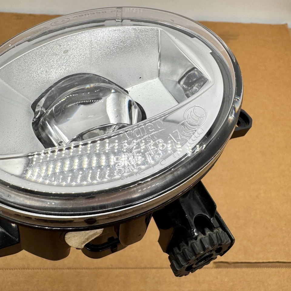 OEM 14-22 Toyota Tundra Tacoma 4Runner Rav4 LED Front Right Fog Light 85742193 - Image 2 of 4