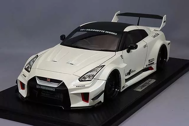 アペックス レプリカズ 1/18 ニッサン アルティマ ランチカー 2012