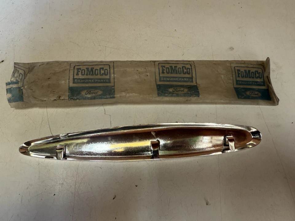 Ford Taunus Sedán 17M P3 - Moldura de moldura # 563852 Foto 3 de 4