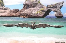 #1815P ANTIQUED .925 STERLING SILVER PLATED BAT W/JOINT AND CATCH PIN BACK