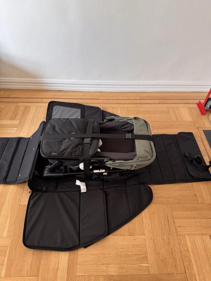 Cochecito Bugaboo Fox 3 + moisés, incrustación para recién nacido y estuche de viaje Foto 3 de 4