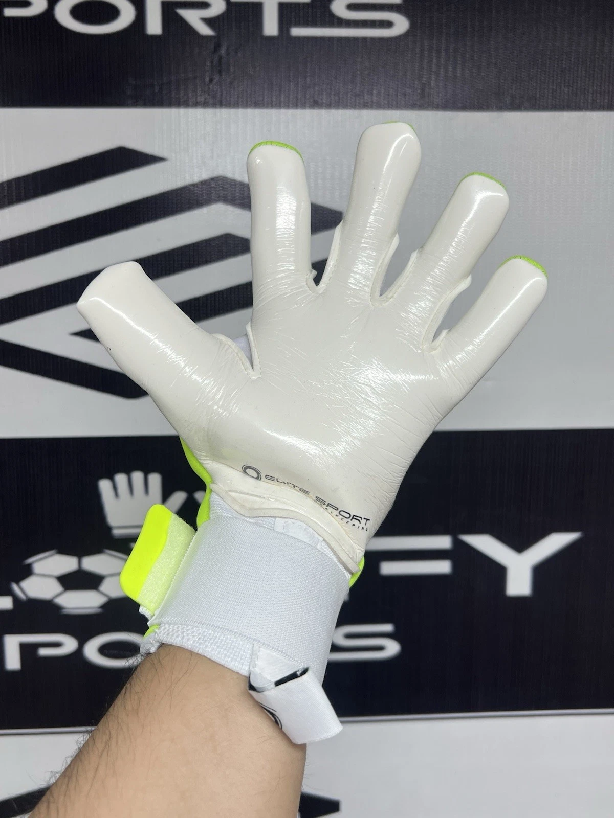 Elite Sport Goalkeeper Gloves - Thumbnail 3