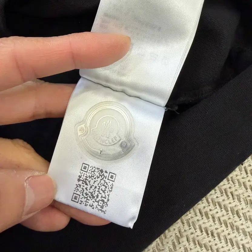 Moncler Men's 23SS Heart Logo Short Sleeve T-Shirt M Authentic thumbnail 5