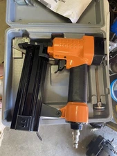 Central Pneumatic 18Ga. Air Brad Nailer Model 46309 with Case