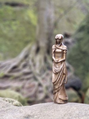 Bronze Skulptur ''Heilige Elisabeth'' Frauenskulptur limitiert signiert nummeriert