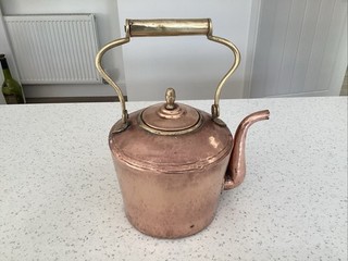 Atemberaubender antiker georgianischer oder viktorianischer Kupfer & Messing Wasserkocher mit Griff & Deckel