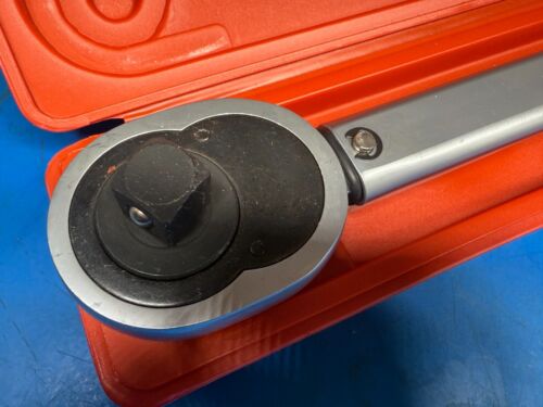 TEKTON 3/4 Inch Drive Click Torque Wrench 50-300 ft.-lb. | 24350 - Picture 10 of 15