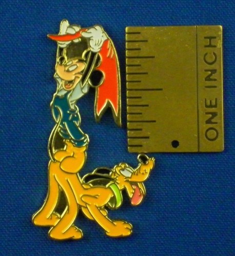 Mickey Mouse Standing on Pluto WDW 2000 Cast Holiday Celebration Pin # 14922 - Picture 2 of 4