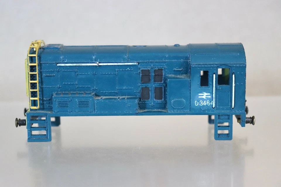 WRENN W2232 REPAINTED BODY for BR CLASS 08 DIESEL SHUNTER LOCOMOTIVE D3464 od - Image 2 of 4