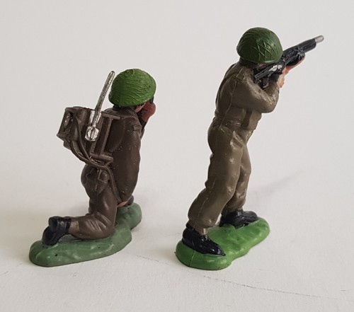 Rare Hong Kong Made Britains, 2 Khaki Infantry Figurers, Superb Condition - Picture 3 of 7