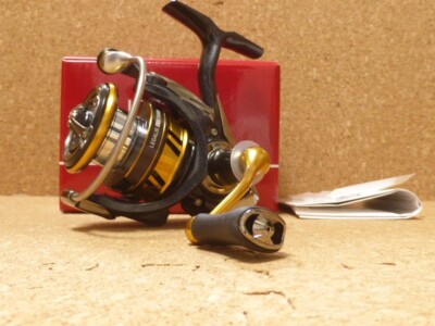 Daiwa 18 LEGALIS LT2500D Spinning Reel New in Box