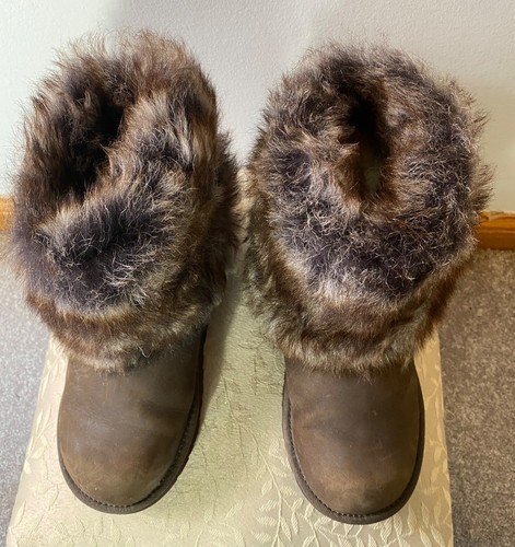 Botas de invierno UGG Australia marrón piel de oveja y cuero forradas talla 4 - Imagen 5 de 10