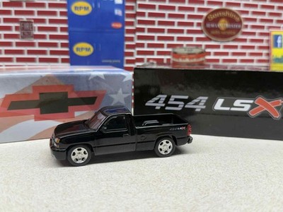 Para 64 Chevrolet Silverado 2006 LSX Onyx Black Brand New 1/64 Paragon Diecast