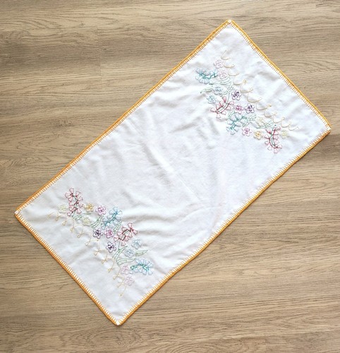 Vtg Embroidered Dresser Small Table Runner Mantle Altar Handmade Floral 32x16.5" - Picture 2 of 10