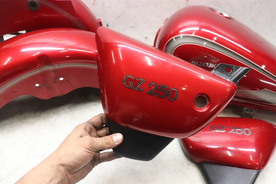 Juego de estaño para Suzuki GZ250 1999-2010 tanque de gasolina guardabarros delantero trasero cubierta lateral Foto 2 de 4
