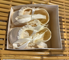Lullaby Vintage Ivory Satin Mary Jane Dress Shoes Lace Bow Tie US 1 MPN 10351