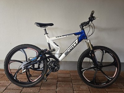 Scott G-Zero  Chris King Steuersatz, Race Face Kurbel, XT Schaltung Stern Felgen