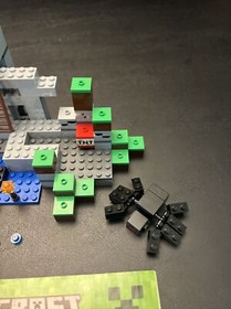 Lego Minecraft The Cave 21113 100% Complete W/ Instructions