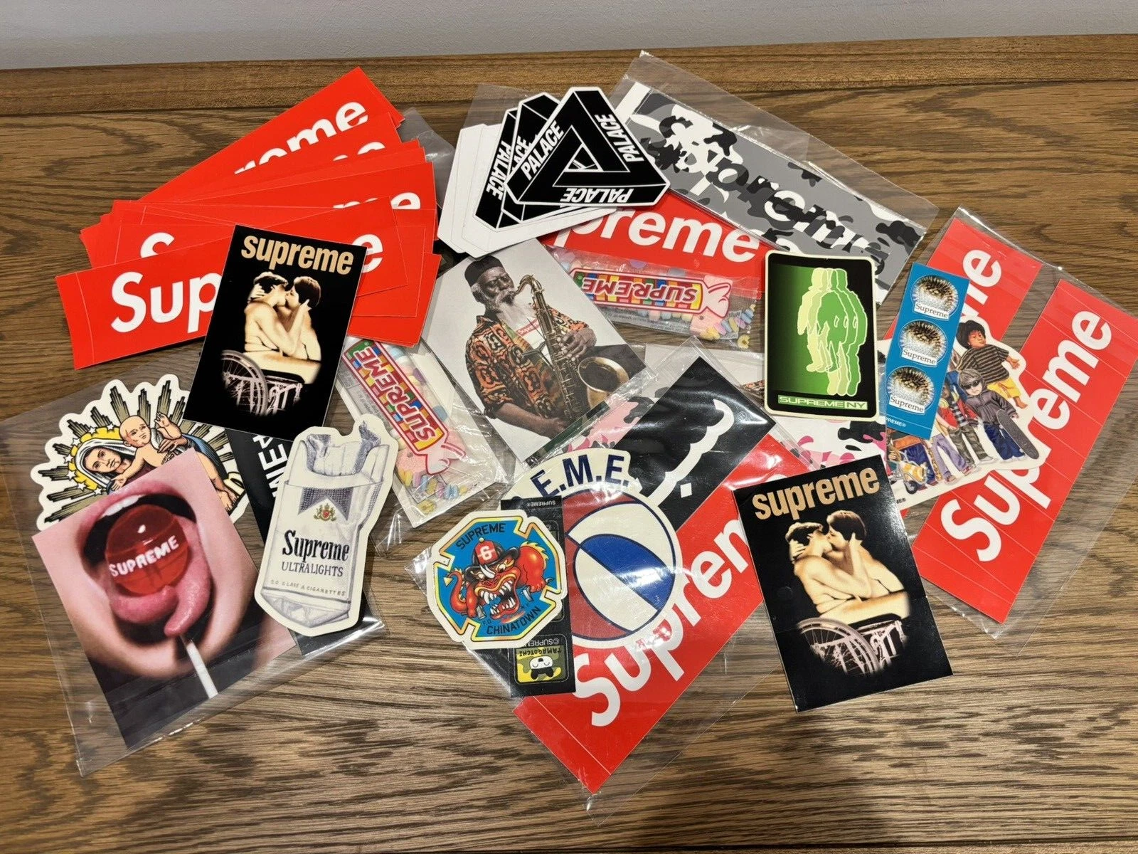 Stickers Palais Suprême packs simples BOGO boîte camouflage logo livraison gratuite