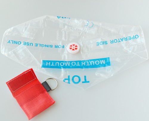 200x KEYCHAIN POUCH CPR MASK ONE-WAY VALVE CPR FACE SHIELD FIRST AID - Picture 3 of 6
