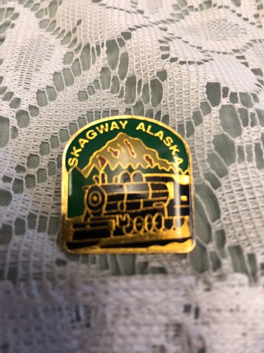 Vintage "SKAGWAY ALASKA" Lapel Pin Train / Mountain - Picture 5 of 5