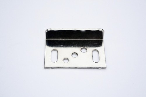 Piastra di attacco Hafele 41 mm x 25,5 mm x 11,5 mm fissaggio a vite finitura nichelata - Foto 3 di 3