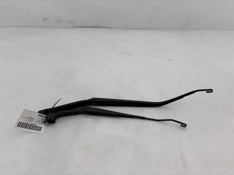 Brazo limpiaparabrisas delantero izquierdo y derecho Mitsubishi Mirage G4 14-24 Foto 2 de 4