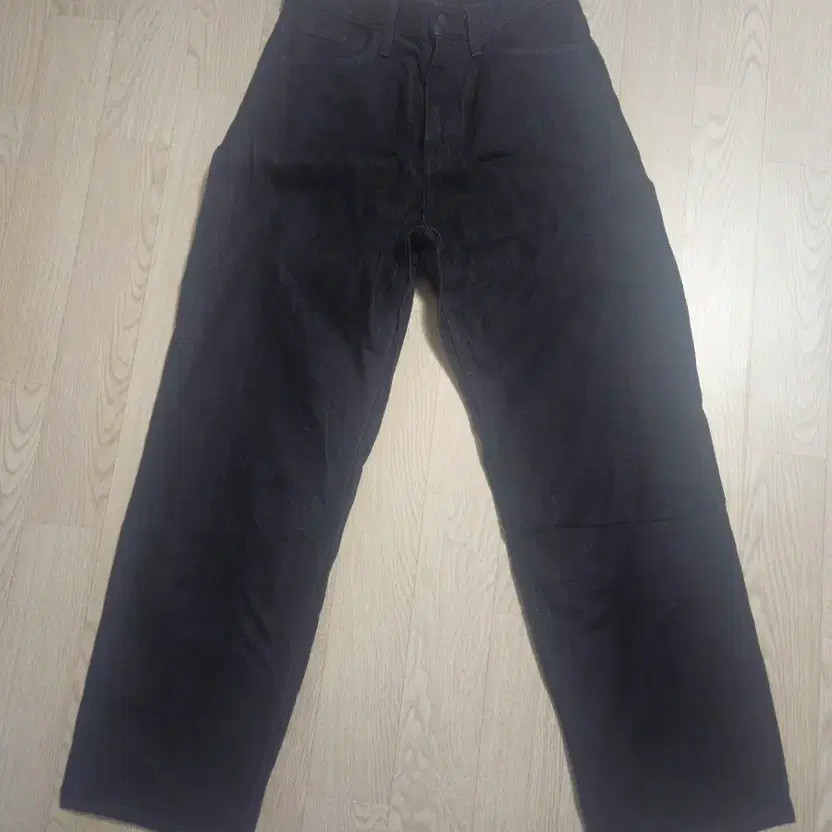 Uniqlo Wide Straight Jeans - 28, Lightly Used, Men's Pants thumbnail 3