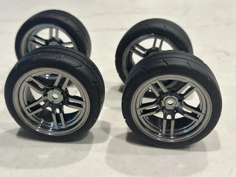 Передние и задние колеса Traxxas 4-Tec 2.0 1,9 дюйма с предварительно смонтированными шинами 8375 - Изображение 3 из 4