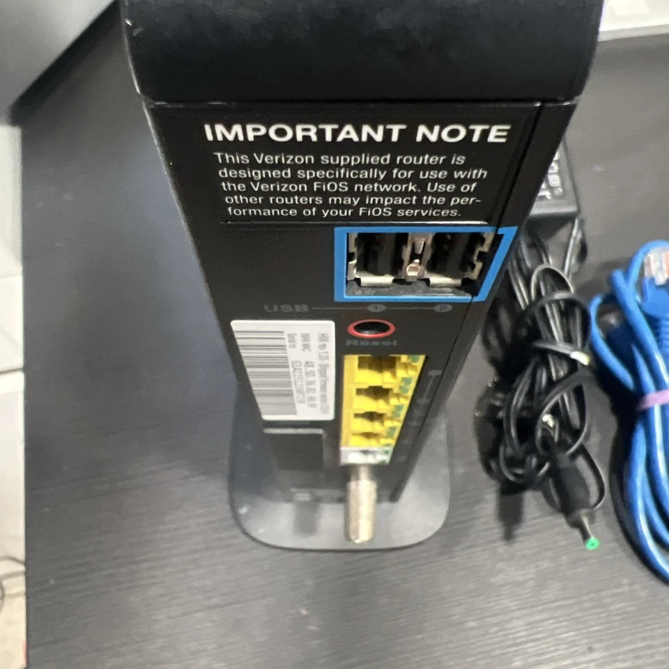 Verizon FiOS-G1100 Wi-Fi Router in excellent condition + Bonus ethernet cable! - Image 4 of 4