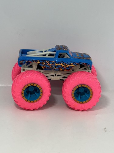Hot Wheels Monster Trucks Glow Twin Mill Shark Wreak Neon 1:64 Diecast Vehicle - Picture 7 of 21