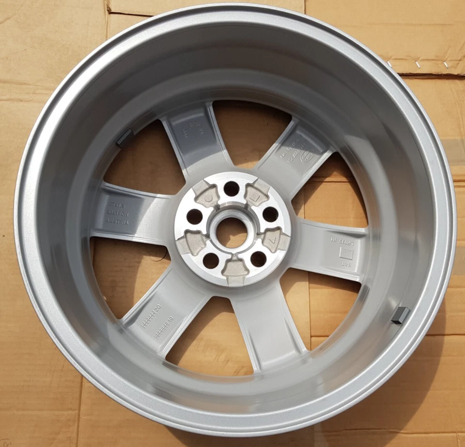 Land Rover Defender L663 19” Mars Sparkle Silver Alloy Wheel Genuine LR129106 - Image 2 of 4