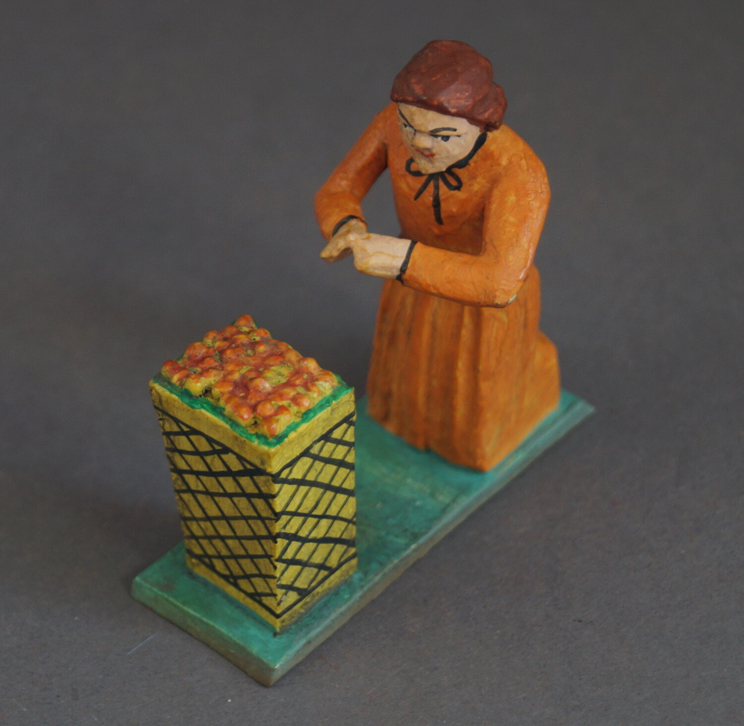 Figura De Belén Grulicher, Portador De Regalos Con Frutas > 7 Cm < (# 12044)