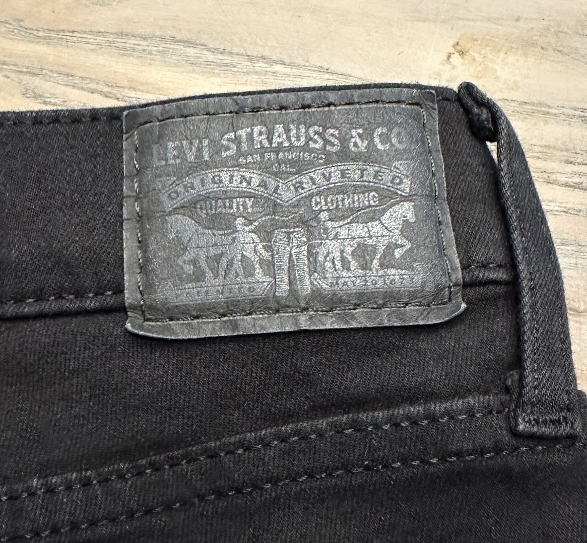 LEVI'S Black Solid 315 Shaping Bootcut Women’s 33… - image 13