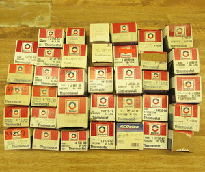 NOS VINTAGE LOT 34 DIFFERENT DELCO THERMOSTATS + 2 UNKNOWN IN OEM ORIGINAL BOXES