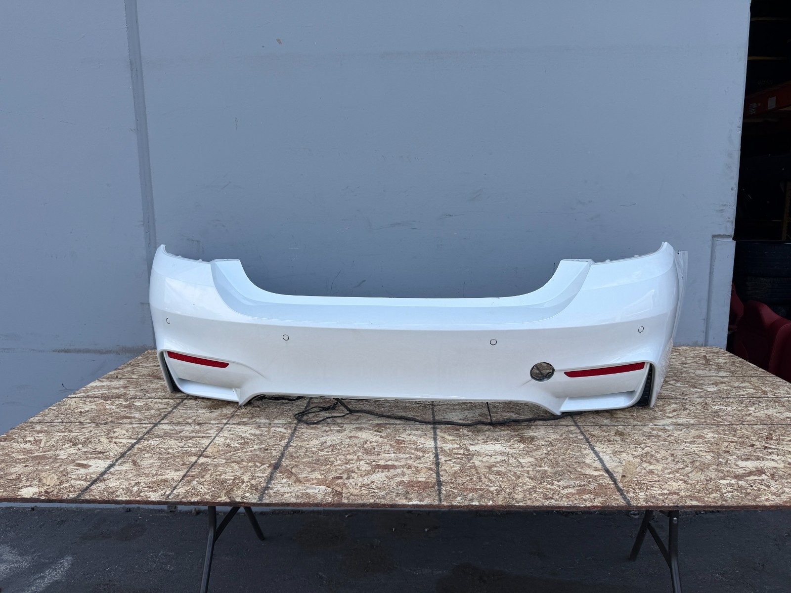 REAR BUMPER COVER PANEL WHITE PDC HARNESS BMW F82 M4 (2015-2020) OEM