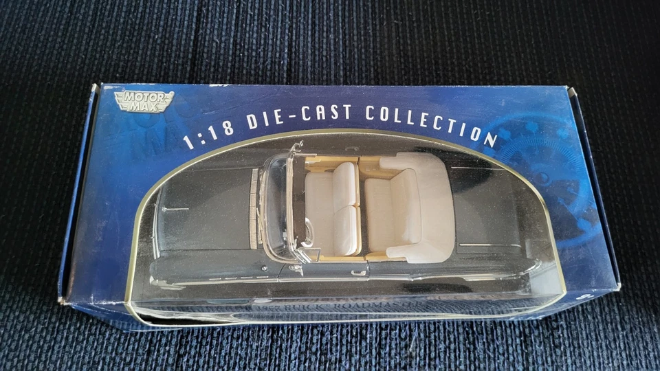 MOTOR MAX 1957 BUICK ROADMASTER CONVERTIBLE 1:18 SCALE MODEL CAR BLUE AND WHITE - Image 3 of 4