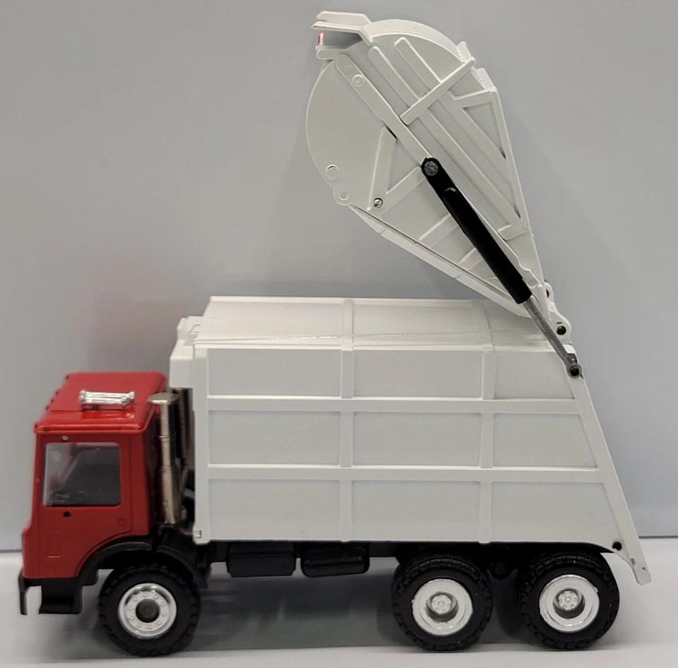 Rare Conrad 1:50 Scale Leach 2-R II Packmaster Red Mack Garbage Truck No Mirrors - Image 4 of 4